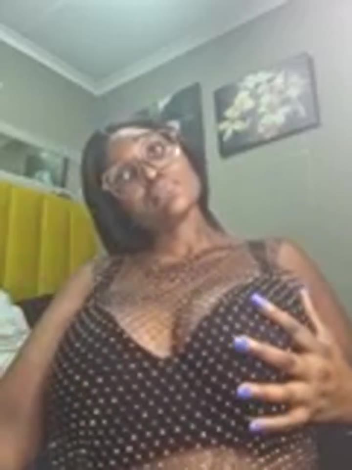 Bustygoddess32